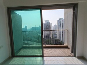 Room in 3 BHK Apartment at Kalpataru Immensa B, Kolshet Road – for Rent
