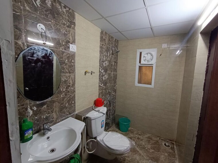 Bathroom, purvanchal-royal-city 3 Bedroom 1825 Sq.Ft. Apartment In Chi V Greater Noida Greater Noida 10265577