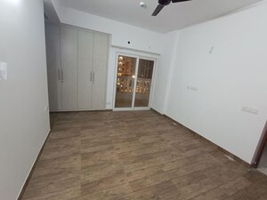 Room in 3 BHK Apartment at Purvanchal Royal City, Chi V Greater Noida – for Rent