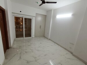Room in 3 BHK Apartment at Purvanchal Royal City, Chi V Greater Noida – for Rent