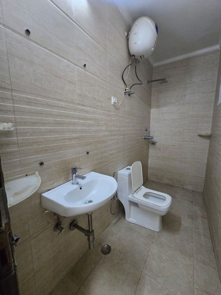 Bathroom, saket 1 Bedroom 500 Sq.Ft. Apartment In Saket Delhi 10265799