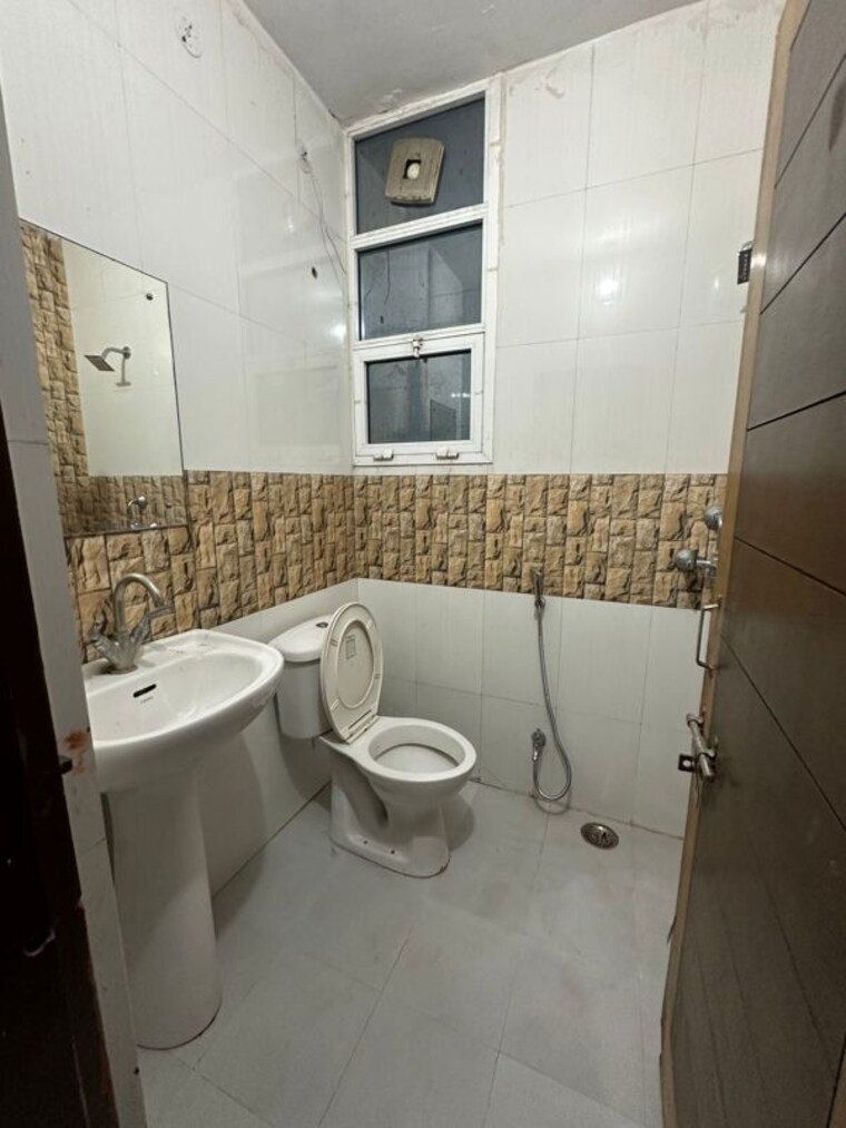 Bathroom, kathriguppe 3 Bedroom 1722 Sq.Ft. Builder Floor In Kathriguppe Bangalore 10265671