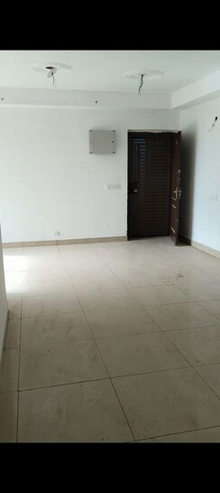 3 BHK + Servant Room Apartment For Rent in La Residentia