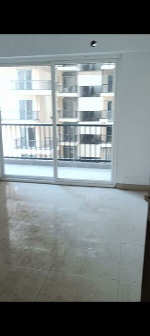 Room in 3 BHK Apartment at La Residentia, Tech Zone 4 Greater Noida – for Rent