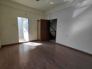 Room in 4 BHK Independent House at Shela – for Rent