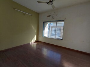 Room in 4 BHK Independent House at Shela – for Rent