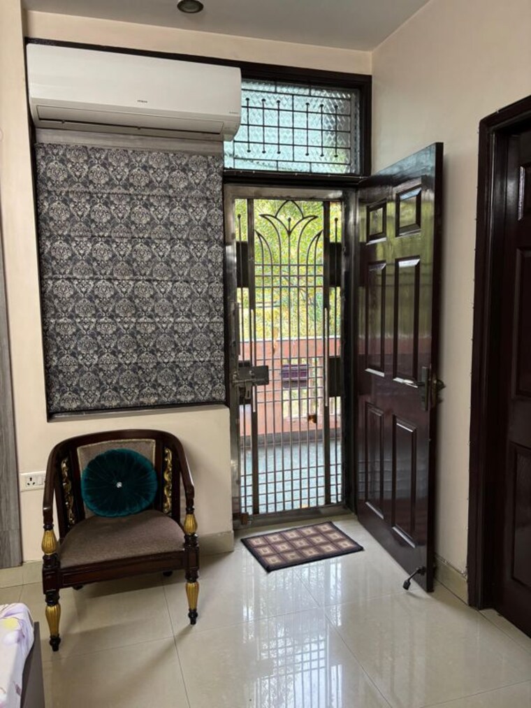 Living Room, ramprastha-greens 5 Bedroom 3600 Sq.Ft. Builder Floor In Vaishali Sector 7 Ghaziabad 10255855