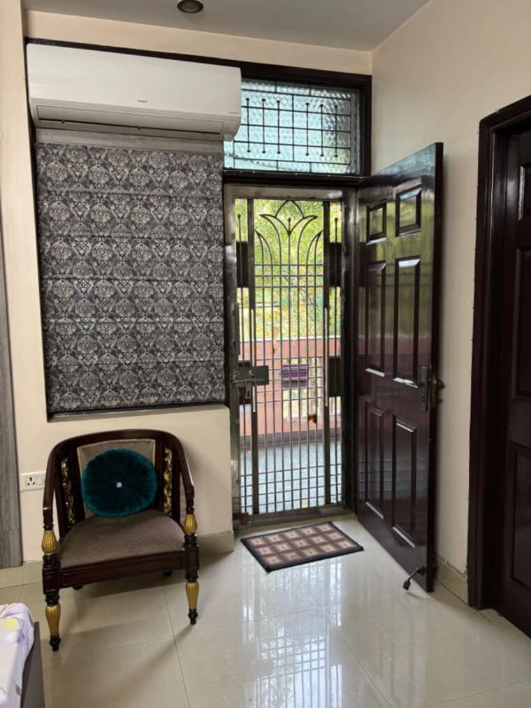Living Room, ramprastha-greens 5 Bedroom 3600 Sq.Ft. Builder Floor In Vaishali Sector 7 Ghaziabad 10255855