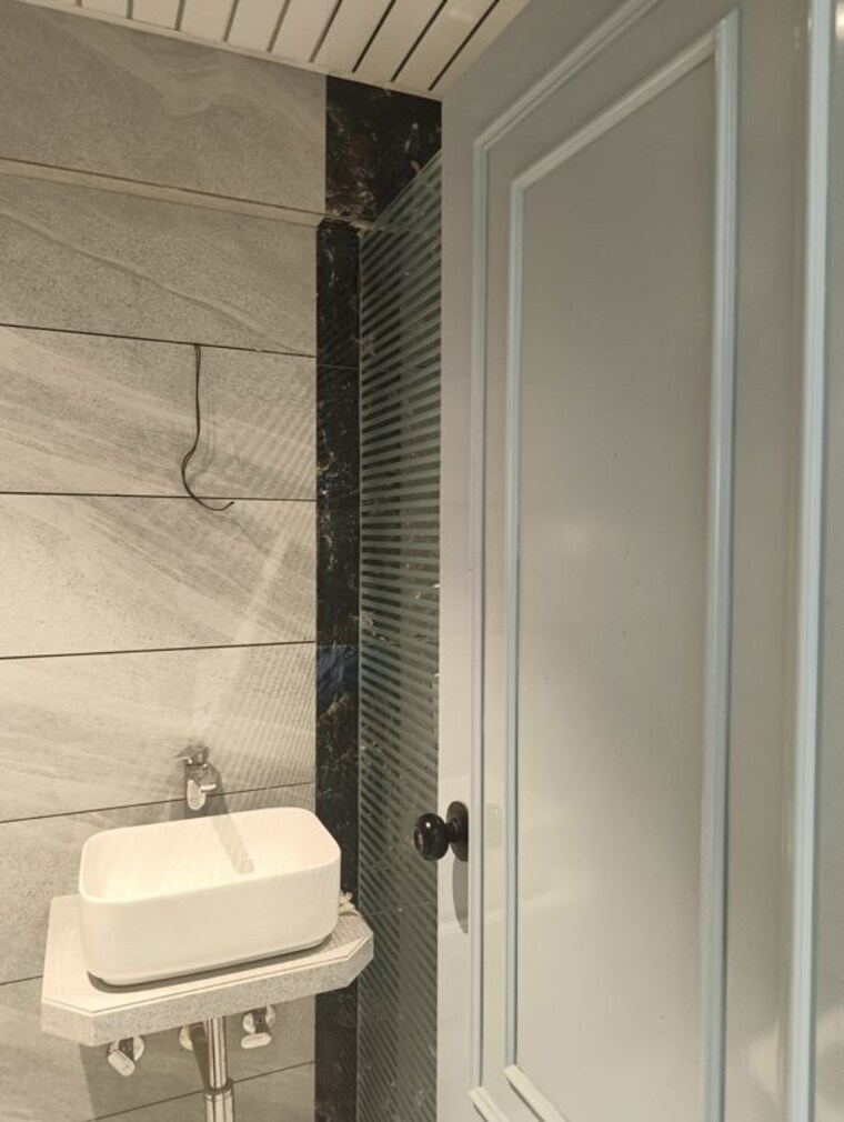 Bathroom, parmar-chs 2 Bedroom 700 Sq.Ft. Apartment In Vile Parle East Mumbai 10266144