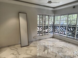 Room in 2 BHK Apartment at Parmar CHS, Vile Parle East – for Rent