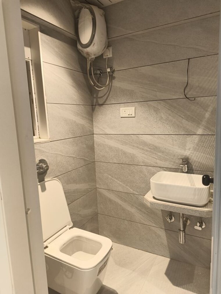 Bathroom, parmar-chs 2 Bedroom 700 Sq.Ft. Apartment In Vile Parle East Mumbai 10266144