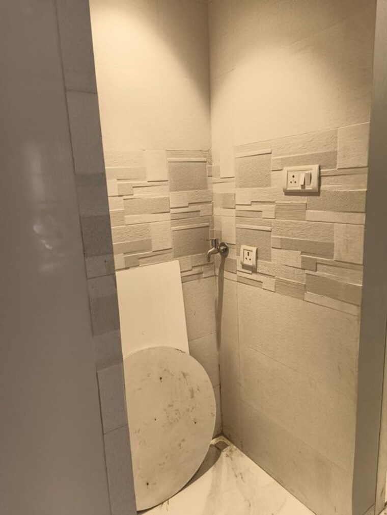 Bathroom, parmar-chs 2 Bedroom 700 Sq.Ft. Apartment In Vile Parle East Mumbai 10266144