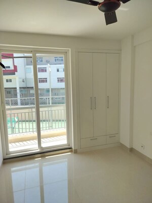 Room in 3 BHK Apartment at Maxxus Elanza, International Airport Road – for Sale