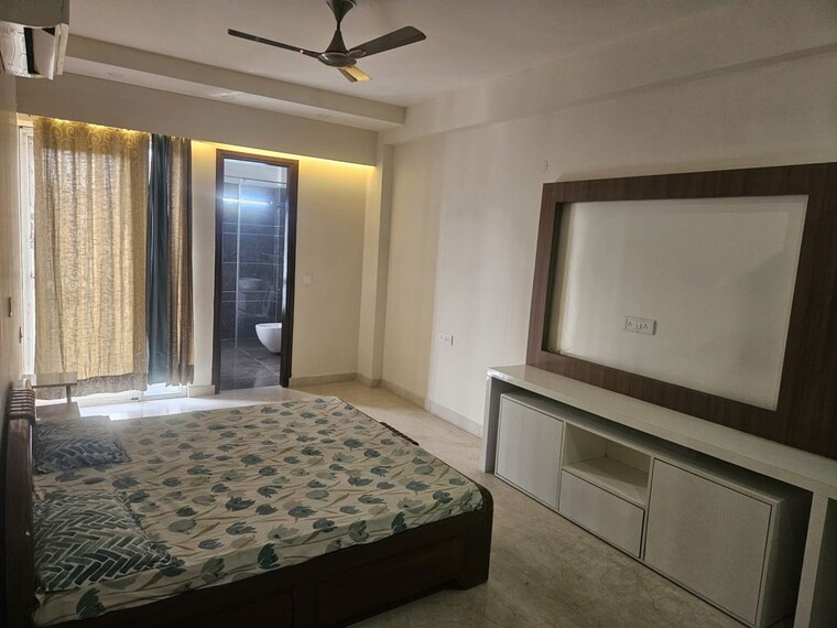 Bedroom, sector 72 3 Bedroom 2500 Sq.Ft. Builder Floor In Sector 72 Noida 10266284