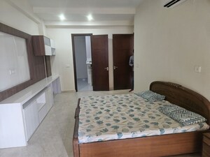 Bedroom in 3 BHK Builder Floor at Sector 72 – for Rent