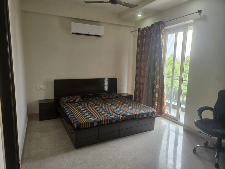 Bedroom, sector 72 3 Bedroom 2500 Sq.Ft. Builder Floor In Sector 72 Noida 10266284