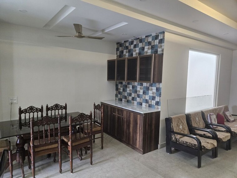 Living Room, sector 72 3 Bedroom 2500 Sq.Ft. Builder Floor In Sector 72 Noida 10266284