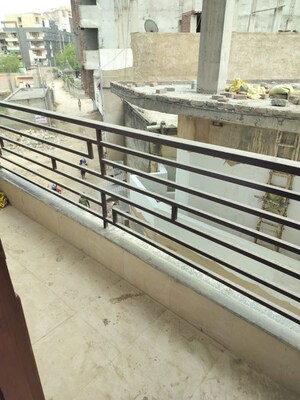 Balcony in 2 BHK Builder Floor at Defence Enclave Noida, Sector 44 – for Rent