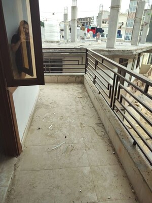 Balcony in 2 BHK Builder Floor at Defence Enclave Noida, Sector 44 – for Rent