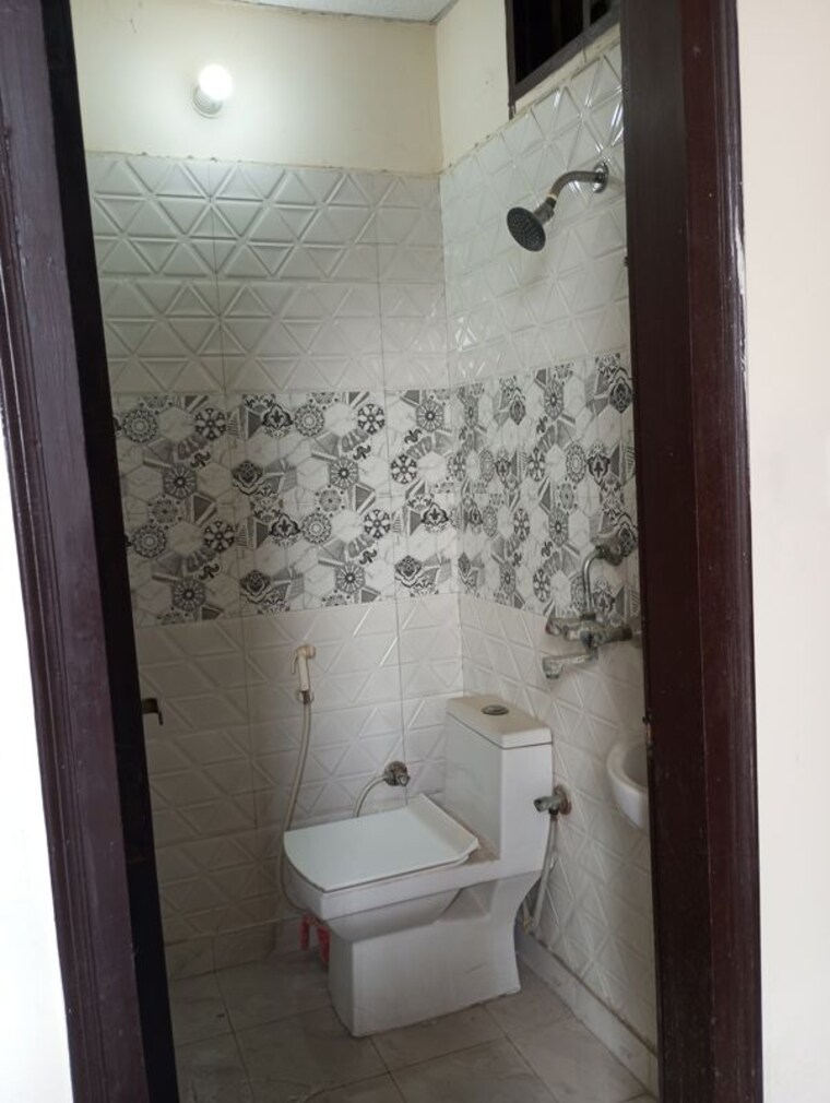 Bathroom, defence-enclave-noida 2 Bedroom 1050 Sq.Ft. Builder Floor In Sector 44 Noida 10266303