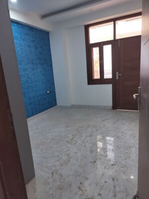 Room in 2 BHK Builder Floor at Defence Enclave Noida, Sector 44 – for Rent