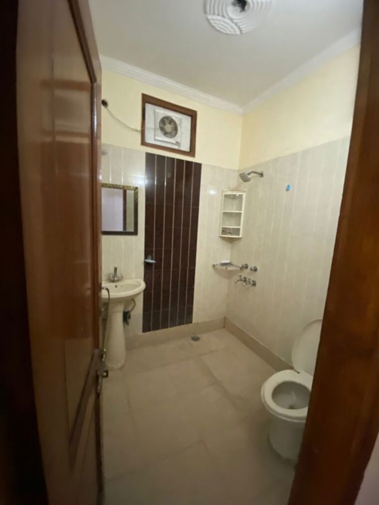 Bathroom, malviya nagar 2 Bedroom 900 Sq.Ft. Builder Floor In Malviya Nagar Delhi 10266417