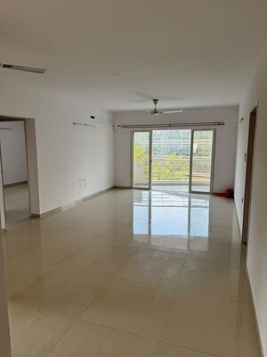 Room in 2 BHK Apartment at Vascon Forest County 2, Kharadi – for Rent