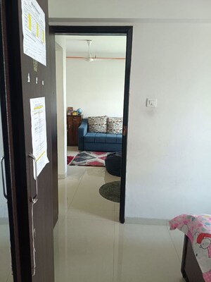 Room in 1 BHK Apartment at Empire Towers, Goregaon East – for Rent