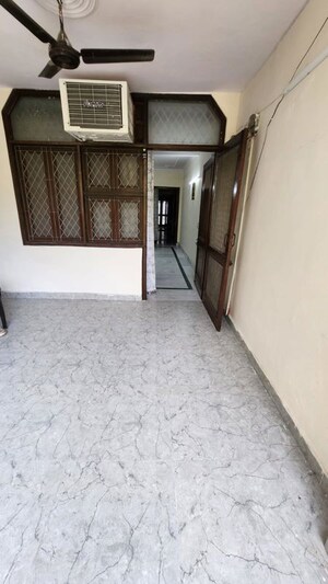 Room in 2 BHK Builder Floor at Amar Colony – for Rent