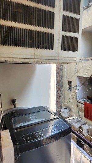 Furnished Amenities in 2 BHK Builder Floor at Amar Colony – for Rent