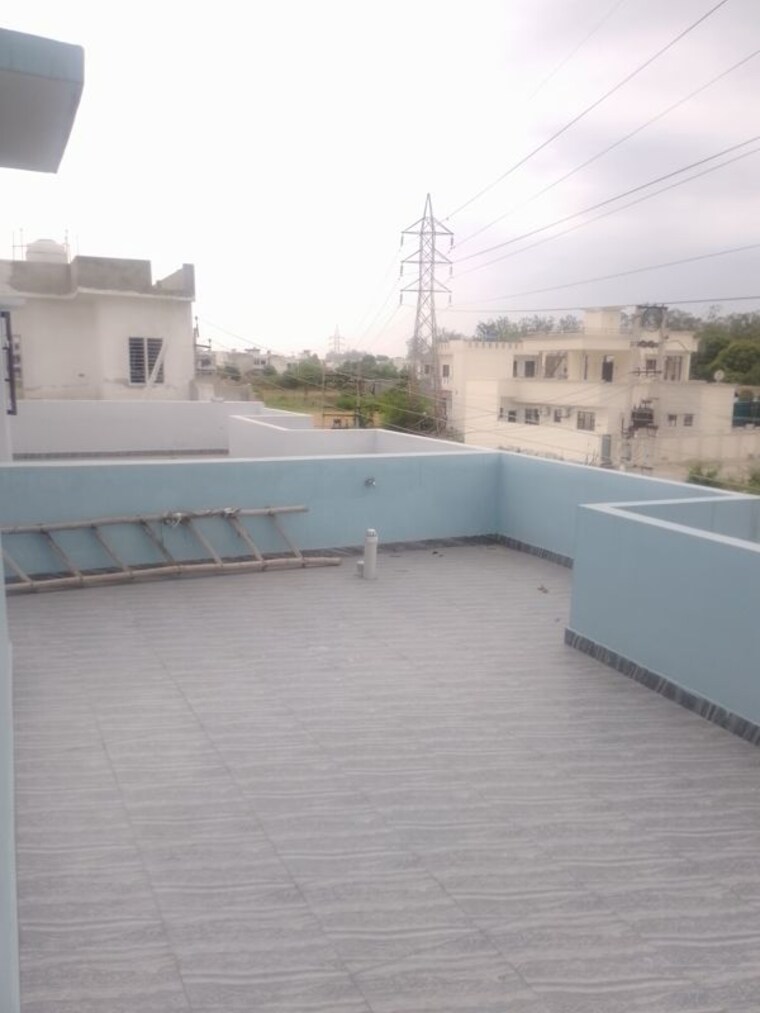 Terrace, ludhiana chandigarh hwy 2 Bedroom 150 Sq.Yd. Independent House In LudhianA Chandigarh Hwy Mohali 10266562