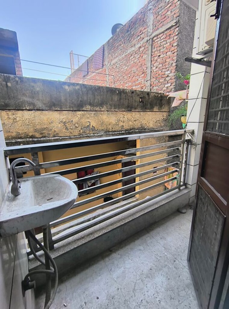 Balcony, govindpuri 3 Bedroom 800 Sq.Ft. Builder Floor In Govindpuri Delhi 10266573
