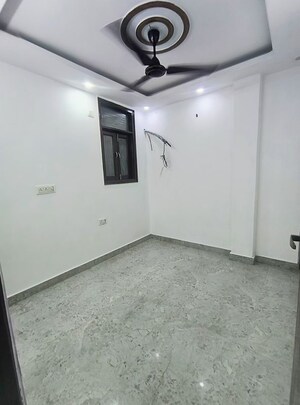 Room in 3 BHK Builder Floor at Govindpuri – for Rent