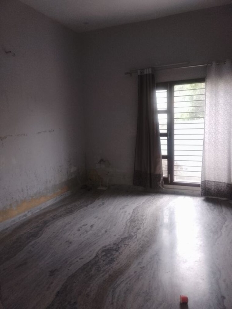 Room, ludhiana chandigarh hwy 2 Bedroom 200 Sq.Yd. Independent House In LudhianA Chandigarh Hwy Mohali 10266622