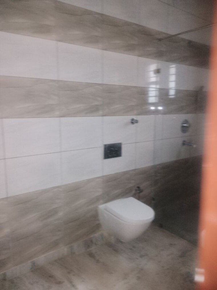 Bathroom, ludhiana chandigarh hwy 2 Bedroom 200 Sq.Yd. Independent House In LudhianA Chandigarh Hwy Mohali 10266622