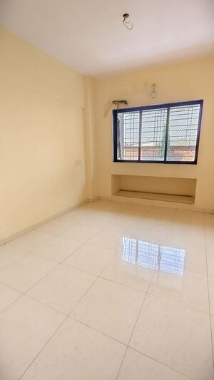 Room in 2 BHK Apartment at Group Seven Rushi Heights, Goregaon East – for Rent