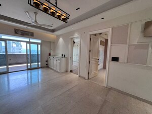 Room in 3.5 BHK Apartment at Mahagun Mezzaria, Sector 78 – for Rent