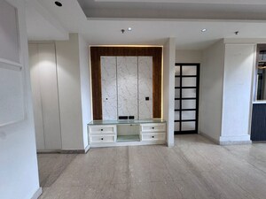 Room in 3.5 BHK Apartment at Mahagun Mezzaria, Sector 78 – for Rent