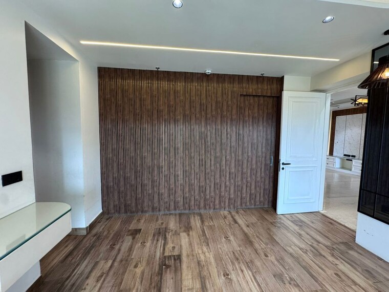 Bedroom, mahagun-mezzaria 3.5 Bedroom 2500 Sq.Ft. Apartment In Sector 78 Noida 10266745