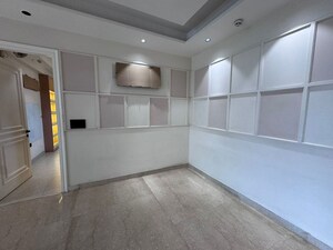 Room in 3.5 BHK Apartment at Mahagun Mezzaria, Sector 78 – for Rent