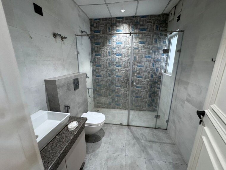 Bathroom, mahagun-mezzaria 3.5 Bedroom 2500 Sq.Ft. Apartment In Sector 78 Noida 10266745