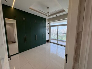 Room in 3.5 BHK Apartment at Mahagun Mezzaria, Sector 78 – for Rent