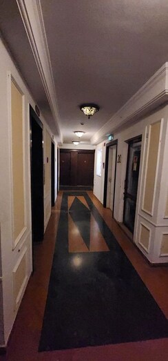 3 BHK + Servant Room Apartment For Sale in DLF Regal Gardens