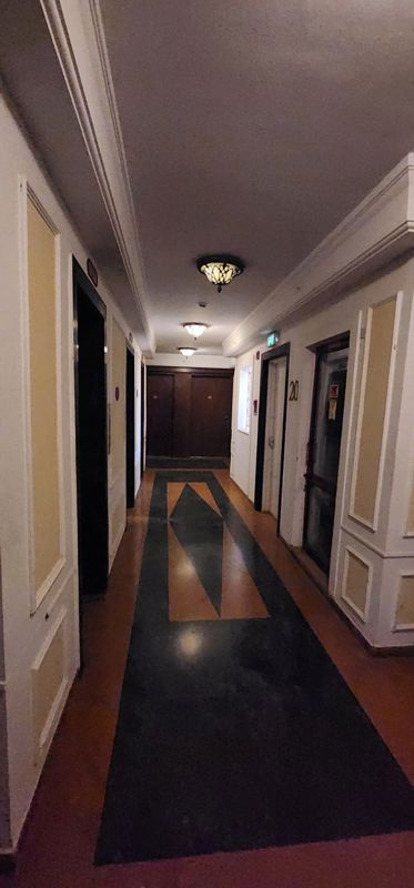 3 BHK + Servant Room Apartment For Sale in DLF Regal Gardens