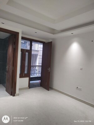 Room in 4 BHK Builder Floor at Saket – for Rent