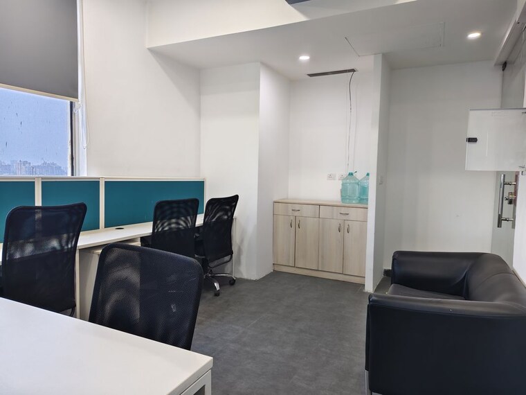 Team Area, grandslam-ithum Commercial Office Space 527 Sq.Ft. In Sector 62 Noida 10266898