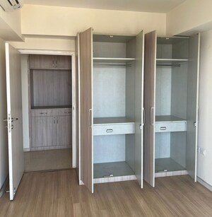 Room in 3 BHK Apartment at DLF The Skycourt, Sector 86 – for Sale