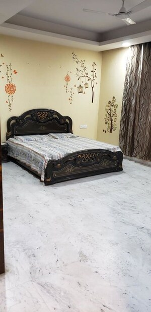 Bedroom in 3 BHK Villa at DLF Royale Residences, Dlf Phase I – for Sale