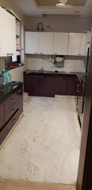 Kitchen in 3 BHK Villa at DLF Royale Residences, Dlf Phase I – for Sale