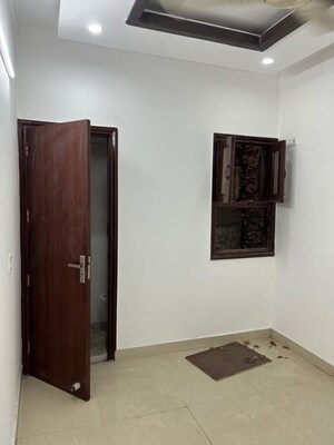 Room in 3 BHK Builder Floor at Kailash Colony – for Sale